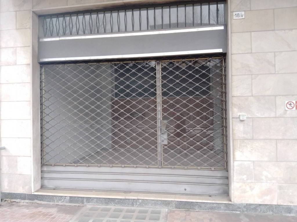 negozio in vendita a Merone