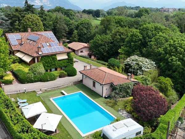 casa indipendente in vendita a Merone