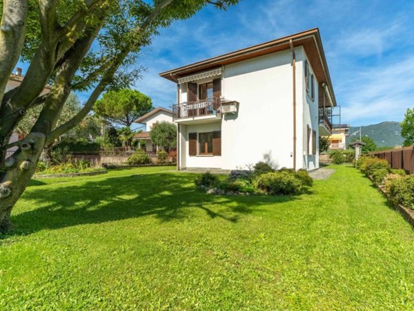 casa indipendente in vendita a Merone