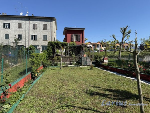 casa indipendente in vendita a Merone