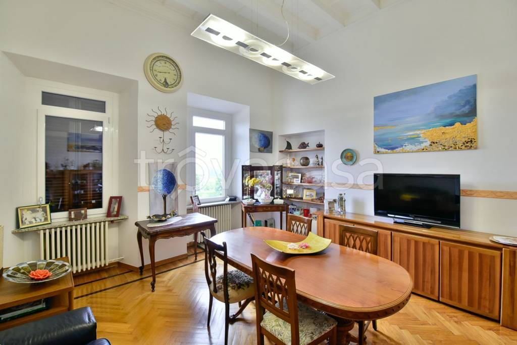 appartamento in vendita a Merone