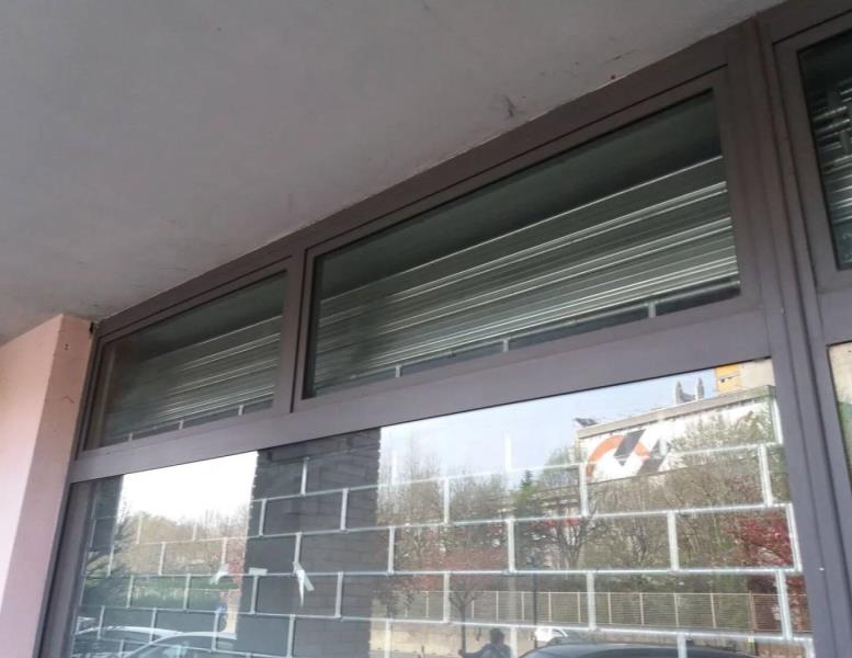 negozio in vendita a Merone