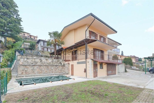 casa indipendente in vendita a Merone