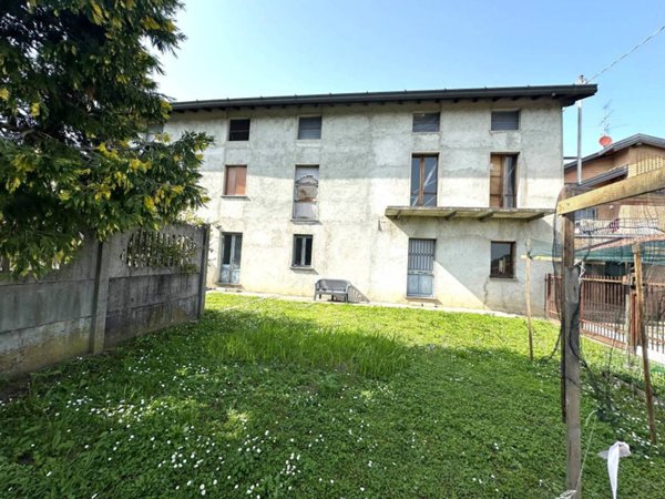 casa indipendente in vendita a Merone