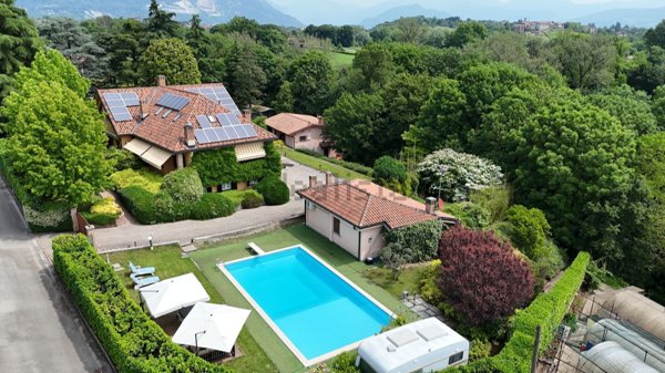 casa indipendente in vendita a Merone