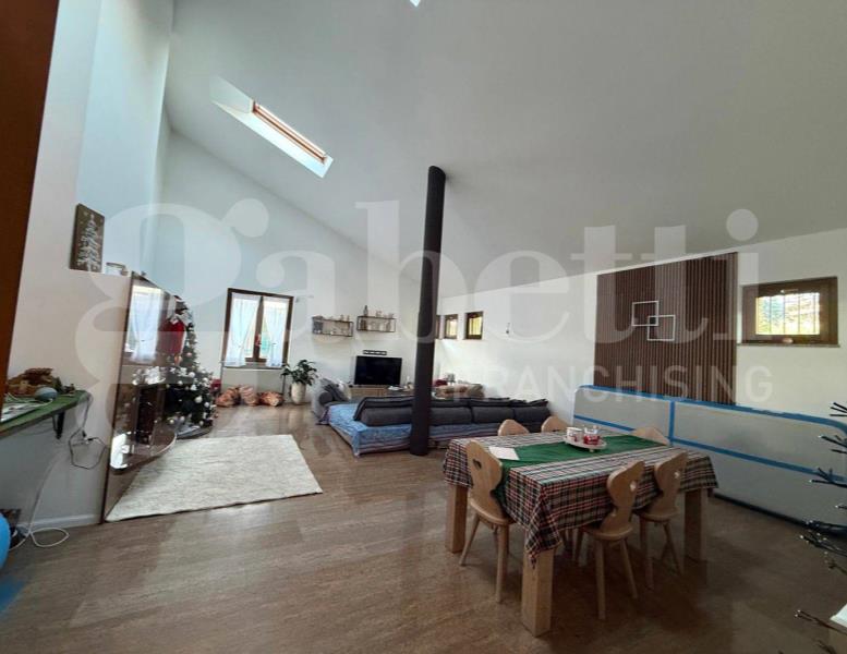 casa indipendente in vendita a Merone