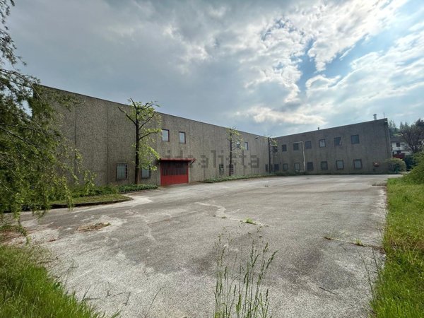 capannone in vendita a Merone