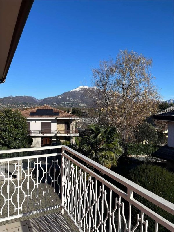appartamento in vendita a Merone