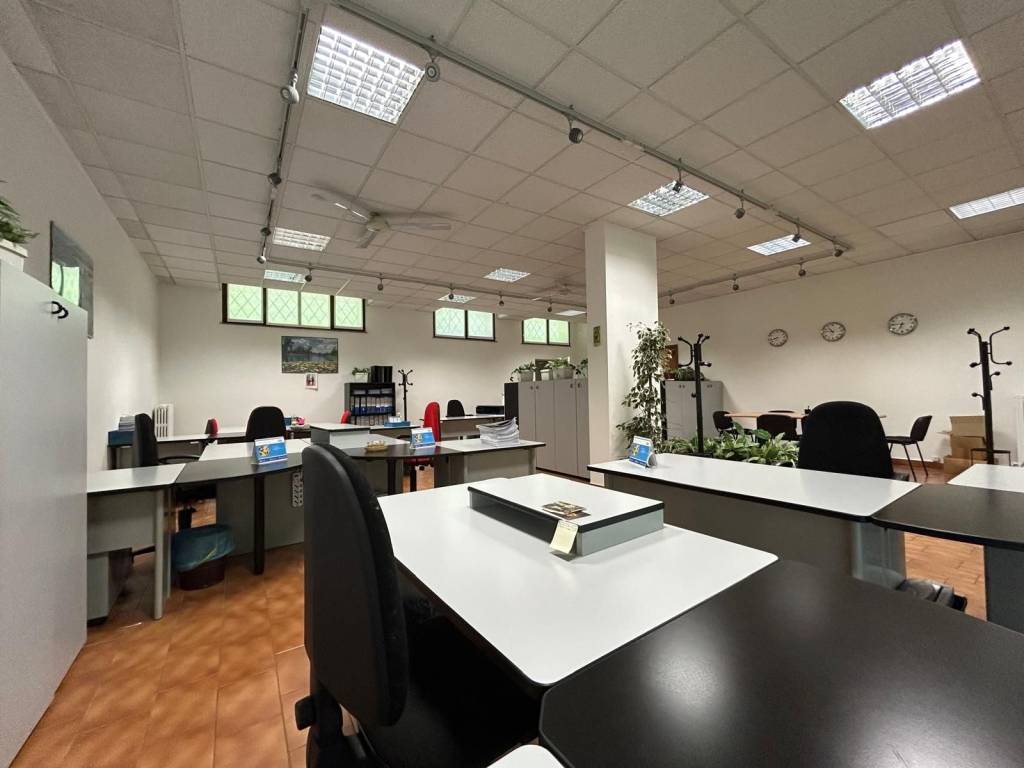 ufficio in vendita a Merone