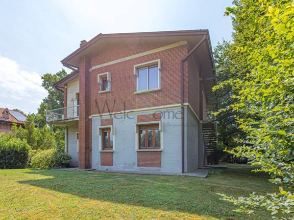 casa indipendente in vendita a Merone