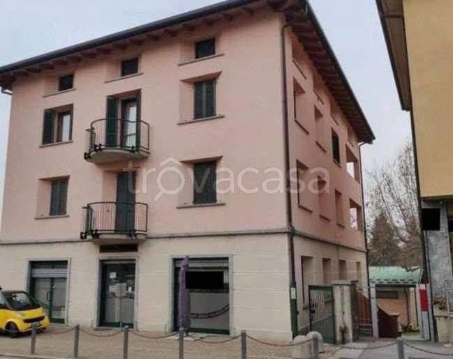 negozio in vendita a Merone