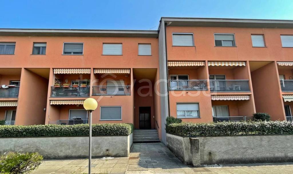 appartamento in vendita a Merone