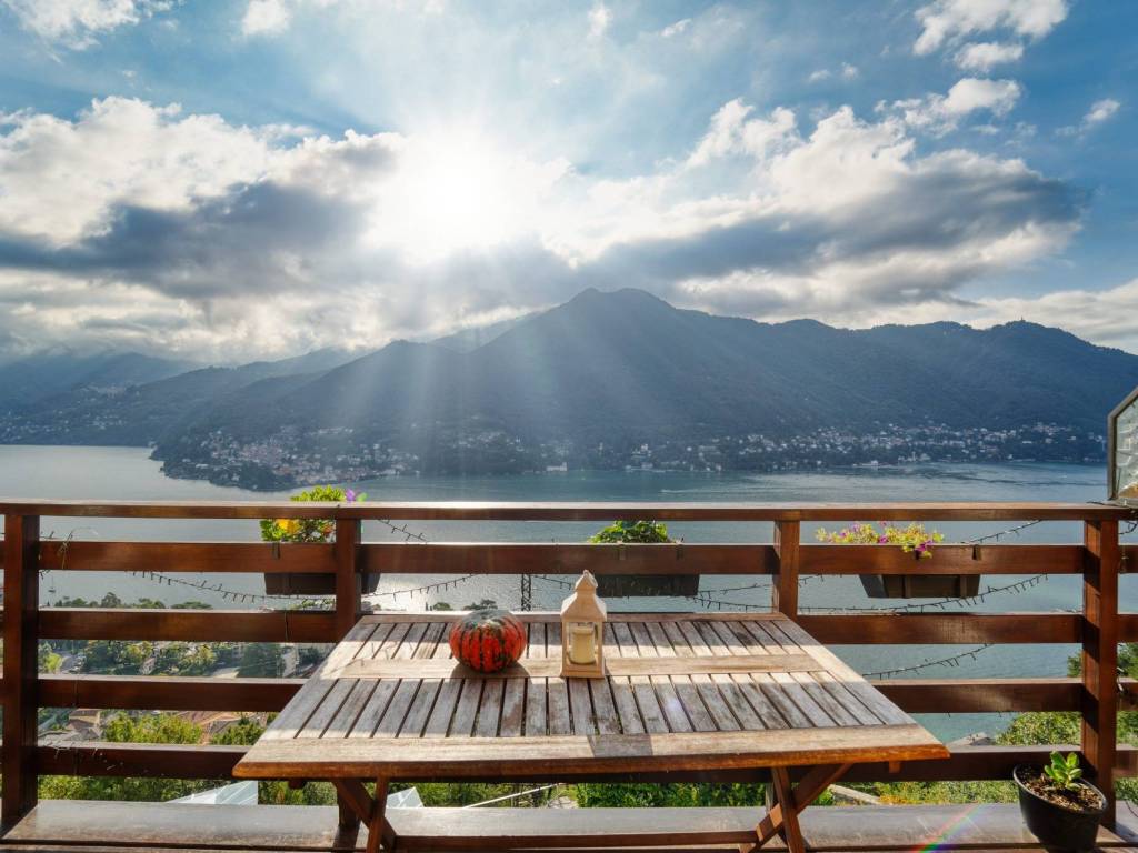 casa indipendente in vendita a Moltrasio