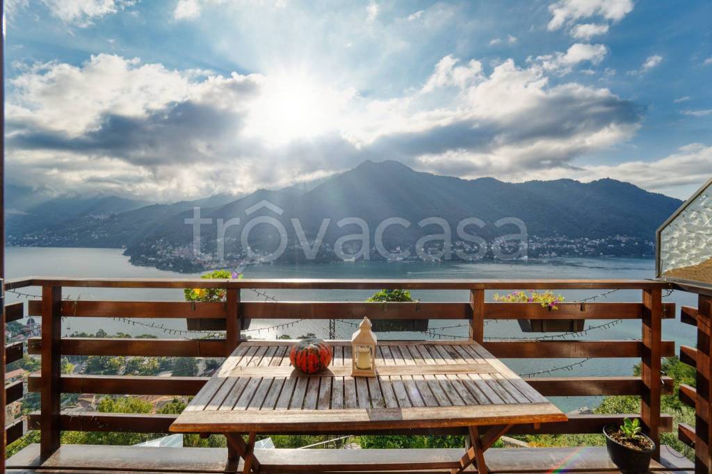 casa indipendente in vendita a Moltrasio