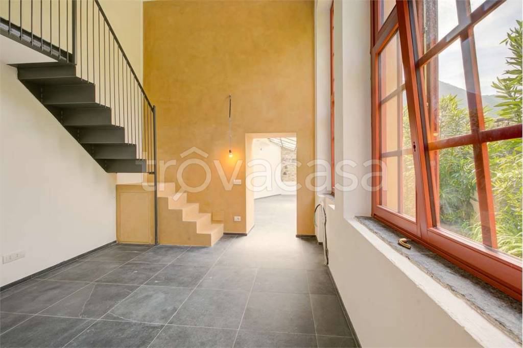 casa indipendente in vendita a Moltrasio