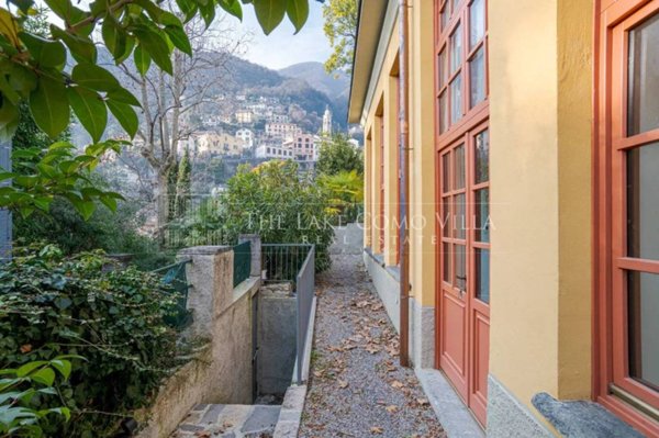appartamento in vendita a Moltrasio in zona Roiano