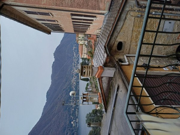 casa indipendente in vendita a Moltrasio