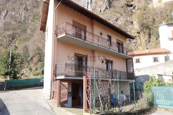 casa indipendente in vendita a Moltrasio