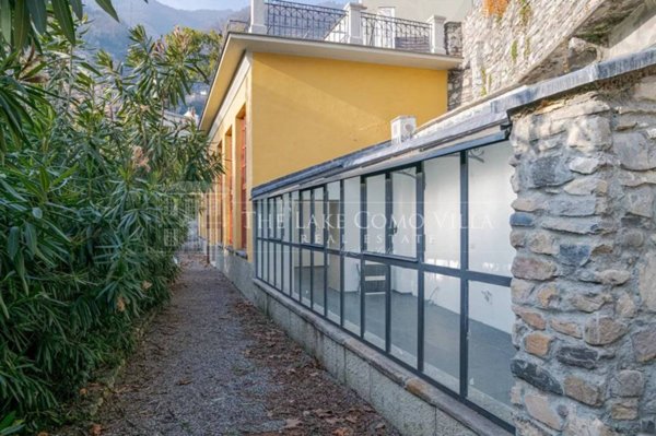 appartamento in vendita a Moltrasio in zona Roiano