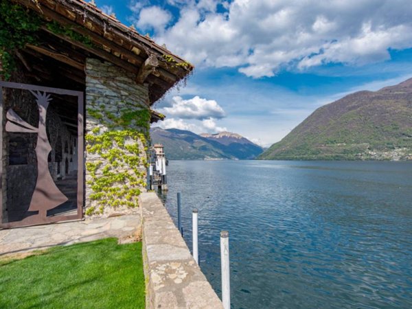 casa indipendente in vendita a Moltrasio