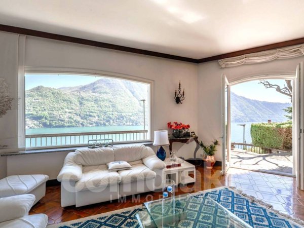 casa indipendente in vendita a Moltrasio in zona Casarico