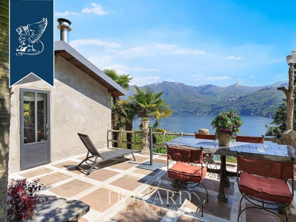 casa indipendente in vendita a Moltrasio in zona Casarico
