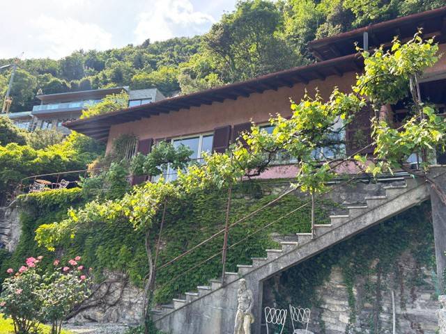casa indipendente in vendita a Moltrasio in zona Casarico