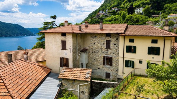 casa semindipendente in vendita a Moltrasio in zona Casarico