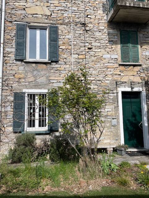 casa indipendente in vendita a Moltrasio in zona Casarico
