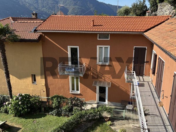 casa indipendente in vendita a Moltrasio in zona Casarico
