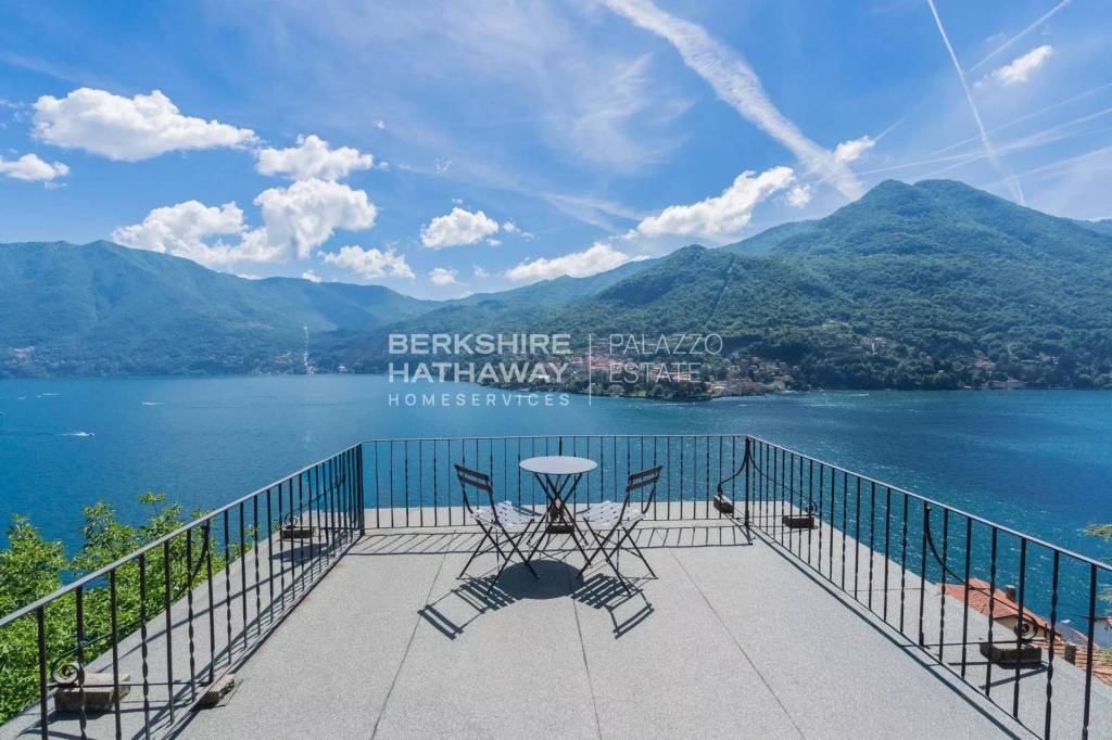 casa indipendente in vendita a Moltrasio in zona Casarico