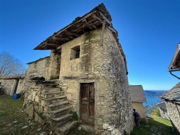 appartamento in vendita a Moltrasio in zona Casarico