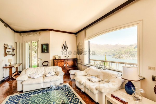 casa indipendente in vendita a Moltrasio in zona Casarico