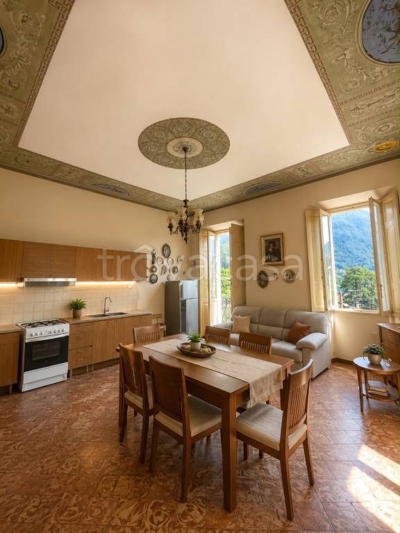 appartamento in vendita a Moltrasio in zona Casarico