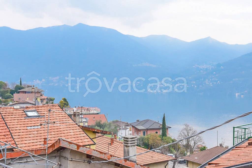 casa indipendente in vendita a Moltrasio in zona Roiano