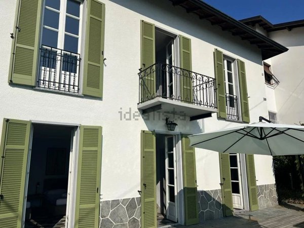 casa indipendente in vendita a Moltrasio in zona Casarico