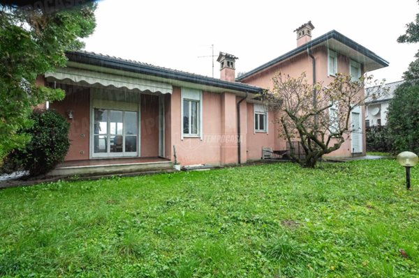 casa indipendente in vendita a Monguzzo