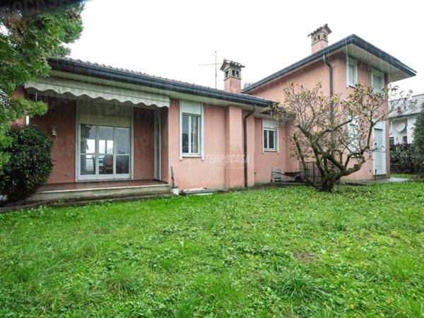 casa indipendente in vendita a Monguzzo