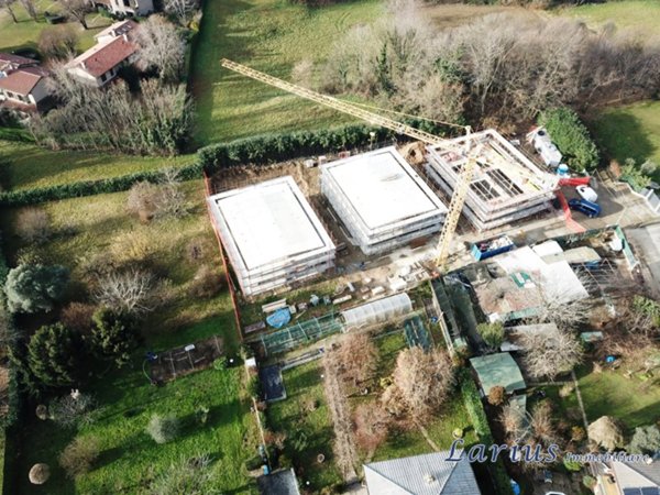 casa indipendente in vendita a Monguzzo in zona Nobile