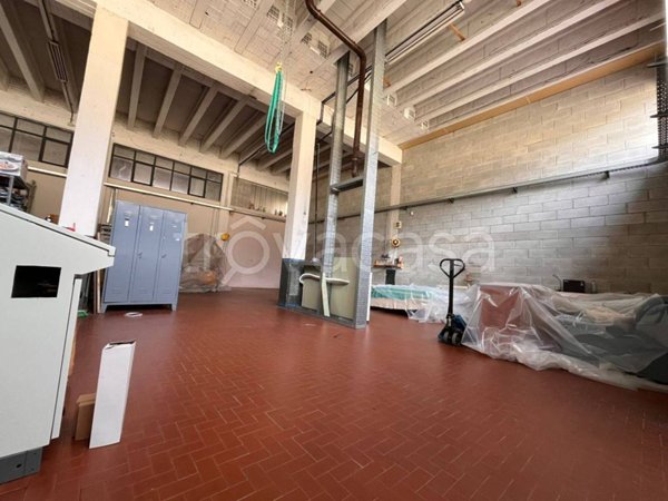 locale commerciale in vendita a Monguzzo