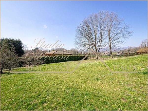 terreno edificabile in vendita a Monguzzo