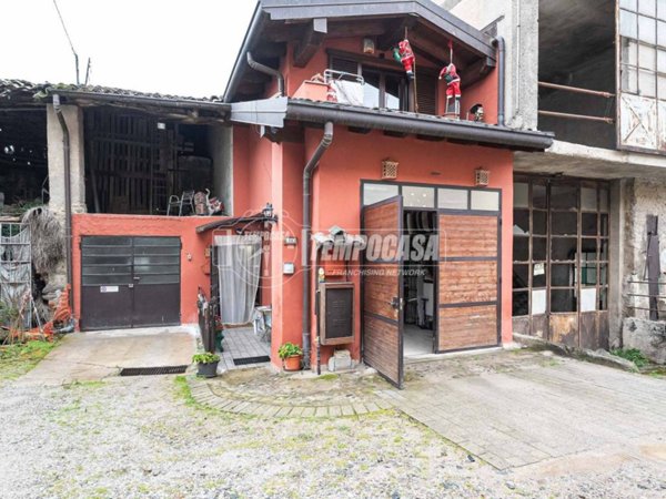 appartamento in vendita a Monguzzo in zona Nobile