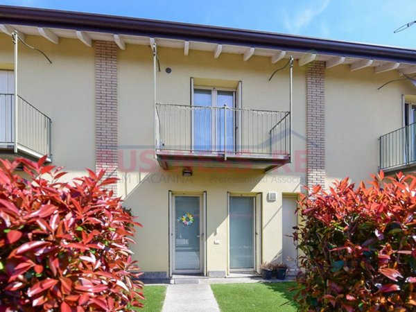 casa indipendente in vendita a Monguzzo in zona Nobile