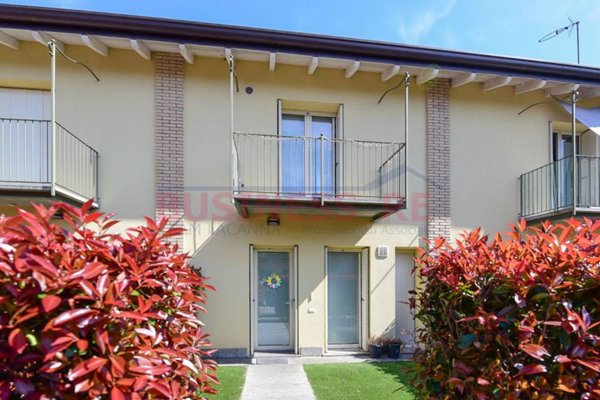 casa indipendente in vendita a Monguzzo in zona Nobile