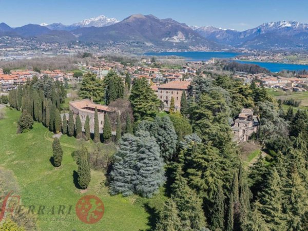 intera palazzina in vendita a Monguzzo in zona Nobile