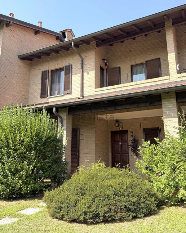 casa indipendente in vendita a Monguzzo in zona Nobile