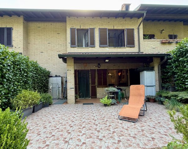 casa indipendente in vendita a Monguzzo in zona Nobile