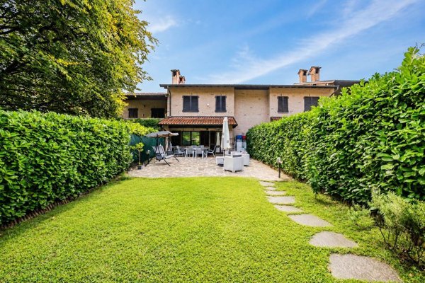 casa indipendente in vendita a Monguzzo in zona Nobile