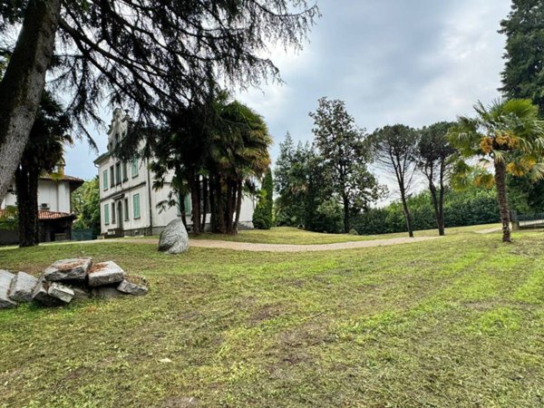 casa indipendente in vendita a Montano Lucino in zona Lucino