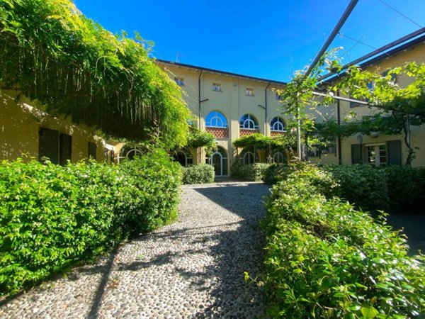 appartamento in vendita a Montano Lucino in zona Lucino